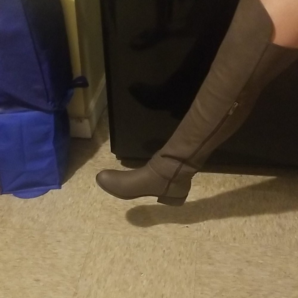 Boots - Picture 3 of 4